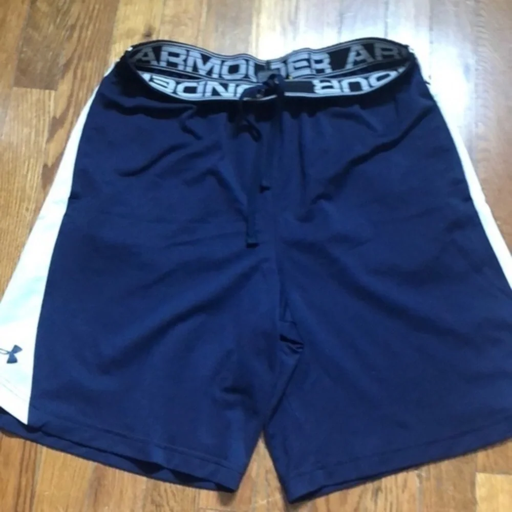 Under armour blue drawstring athleticWorkout shorts with pockets size medium